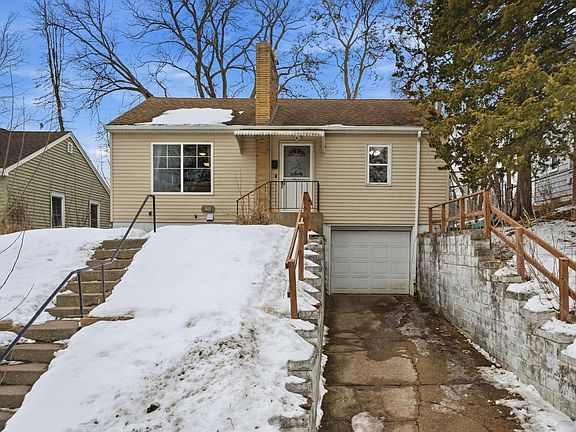 2nd image of 40 Winona St E