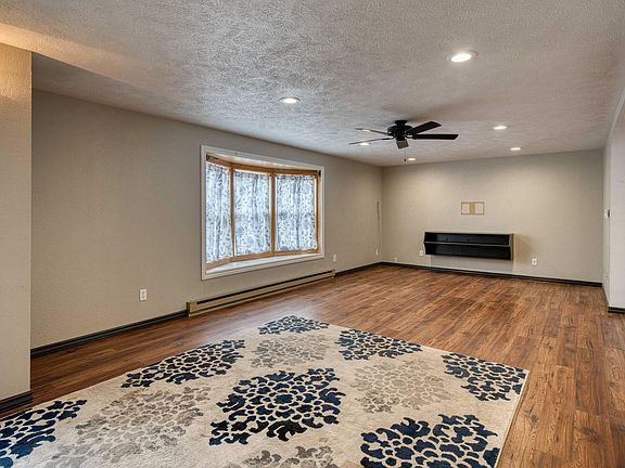 3rd image of 1400 W 4th Ave