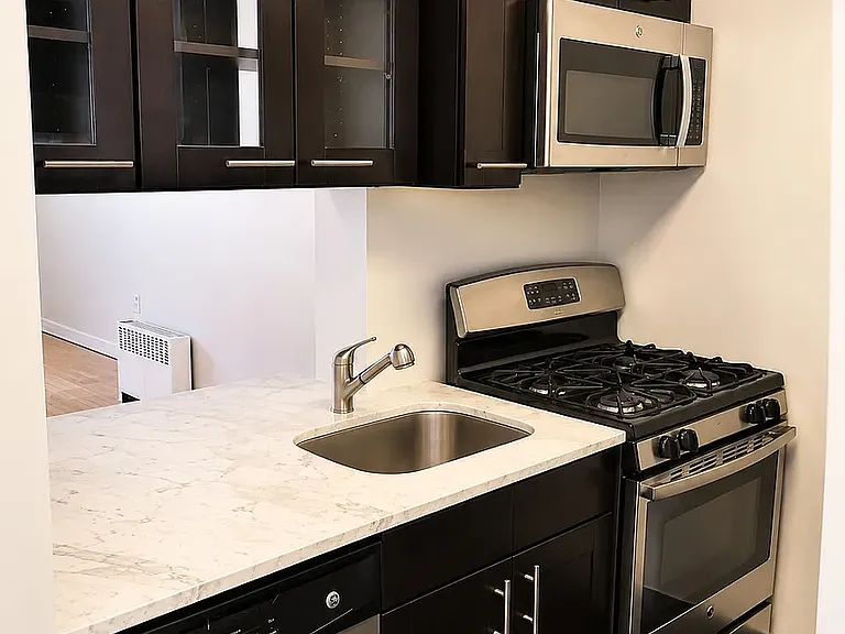 367 W 48th St #PHA — Photo 3