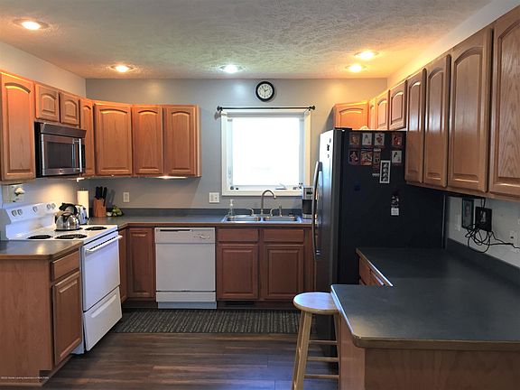 3rd image of 211 Williams St