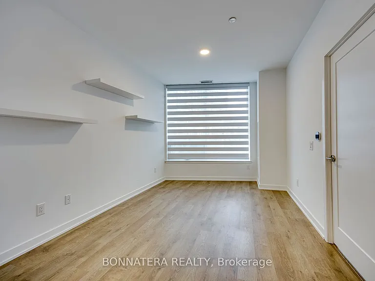 5105 Hurontario St #408 — Photo 16