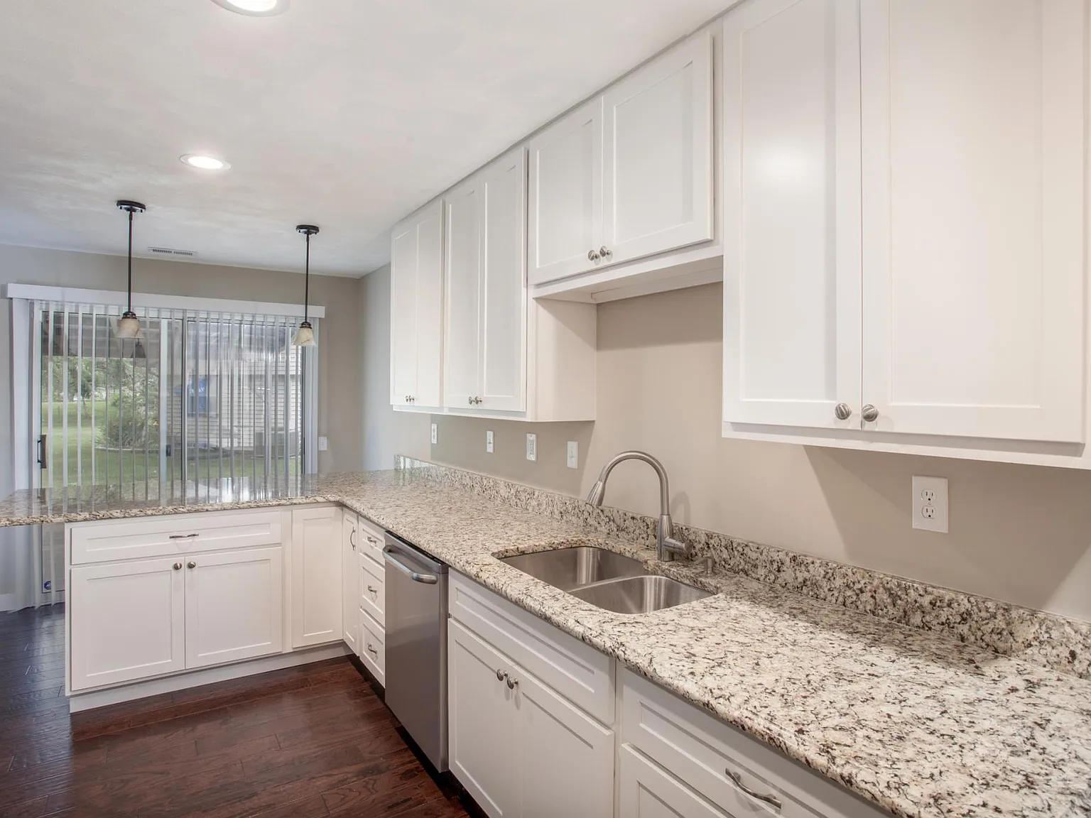 3 bed, 1476 sqft, $2,000 — Photo 4