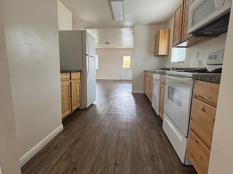 303 N 100 W #B — Photo 4