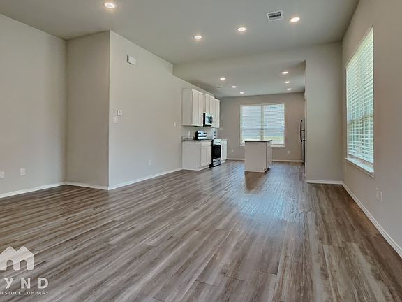 3rd image of 708 Crystal River Rd