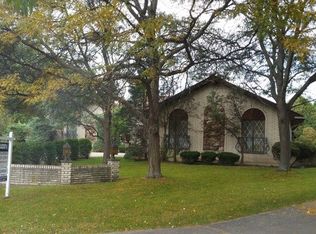 117 Saddle Brook Dr, Oak Brook, IL 60523