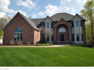 4825 Valleybrook Dr, Brecksville, OH 44141