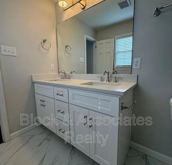 212 Sampson St — Photo 22