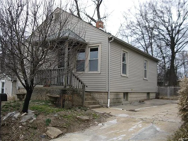 9409 Roslan Pl photo 1