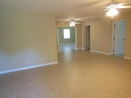 3rd image of 642 Lindell Blvd