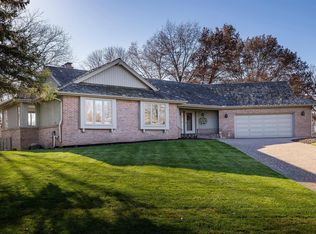 11593 Mount Curve Rd, Eden Prairie, MN 55347