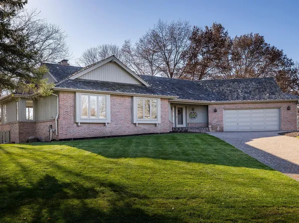 11593 Mount Curve Rd, Eden Prairie, MN 55347