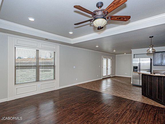 5th image of 125 Lindenwood Pl