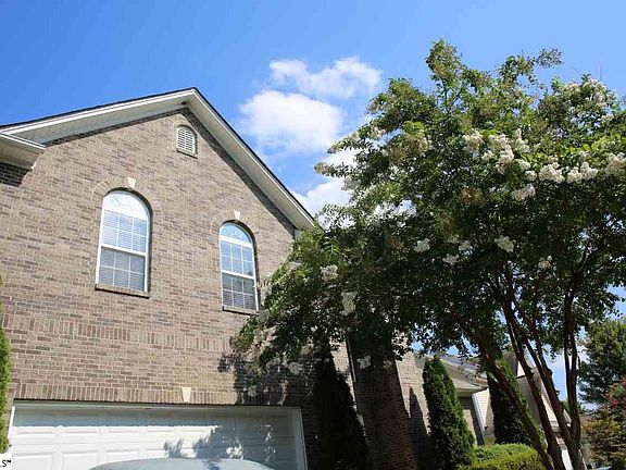 2nd image of 122 Roberts Hill Dr