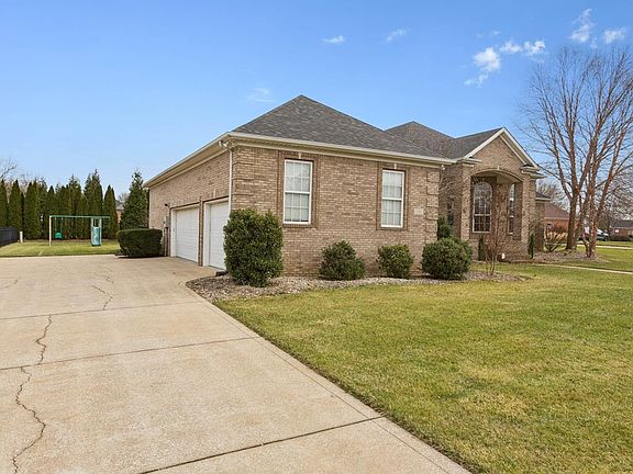3rd image of 141 Cynthia Lynn Dr