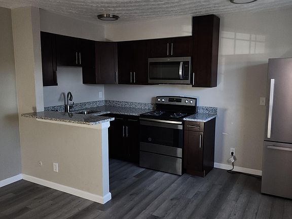 4th image of 9612 18th Bay St #4