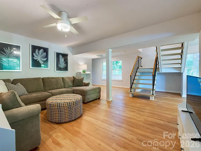 9006 Saint Thomas Ln — Photo 19