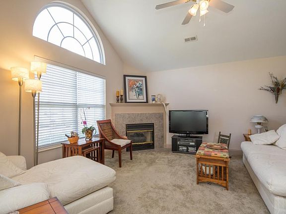 2nd image of 210 Avonlea Pl #5C