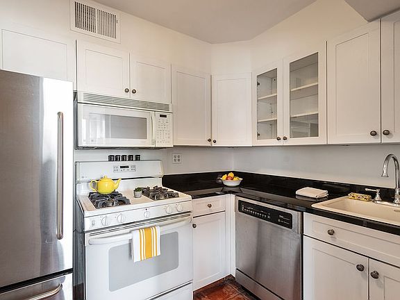 3rd image of 340 E 80th St APT 21G