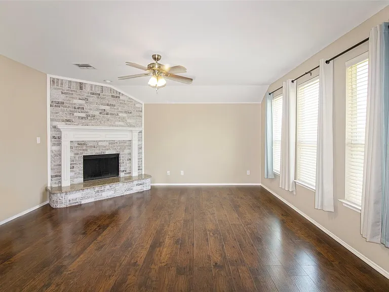 605 Chestnut Ct — Photo 23