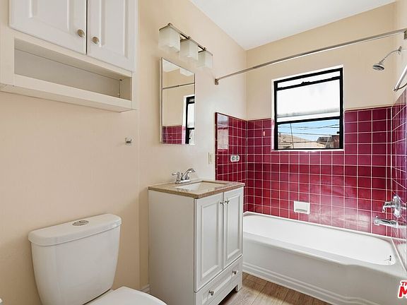 5th image of 10620 1/2 Holman Ave
