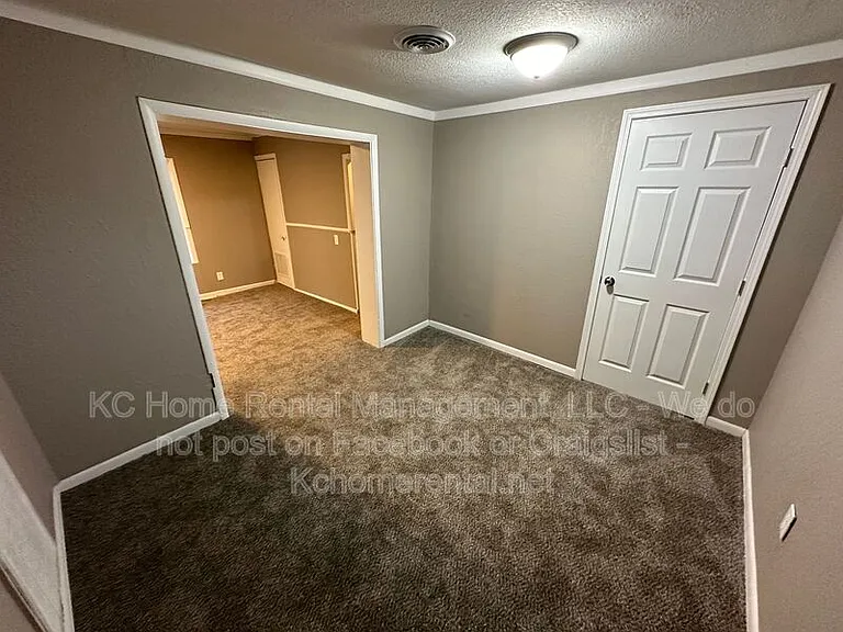 1200 E 23rd St S — Photo 9