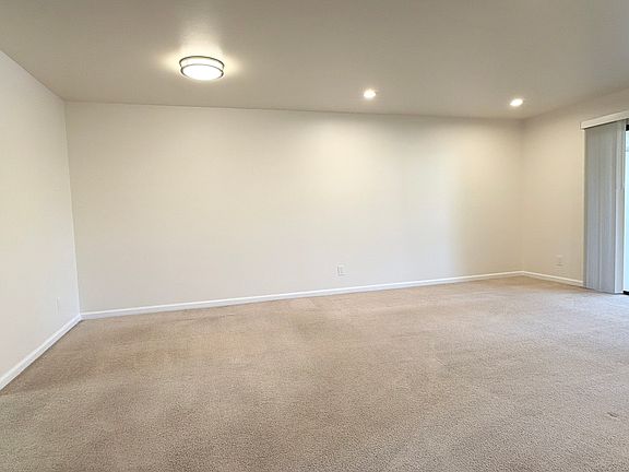 4th image of 1147 N Abbott Ave