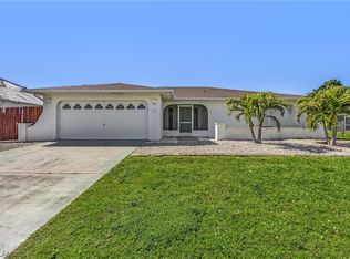 240 SE 20th Ct, Cape Coral, FL 33990