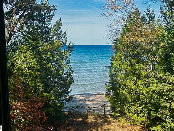 3rd image of 6100 Beach Rd