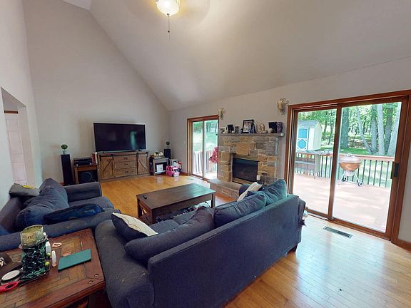 3rd image of 159 Segatti Cir