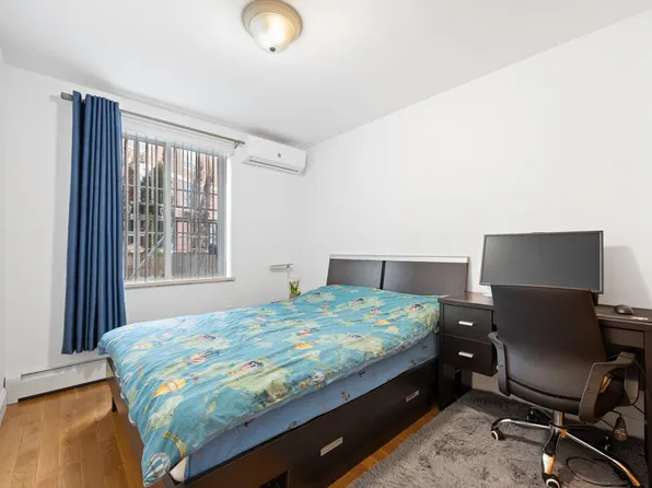 183-26 Booth Memorial Avenue image 22 of 31