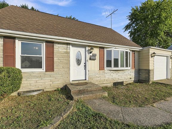 2nd image of 809 Garden Ln