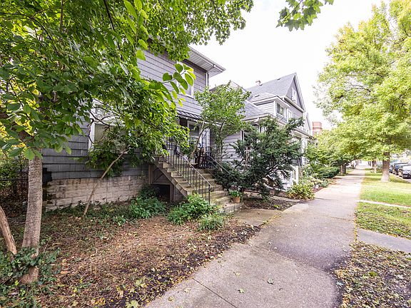 3rd image of 4726 N Maplewood Ave
