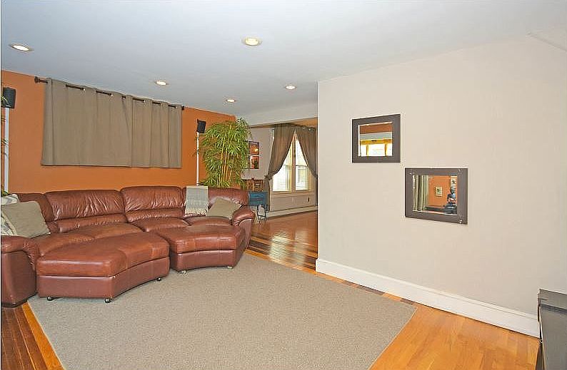 1st image of 297 Lafayette Ave