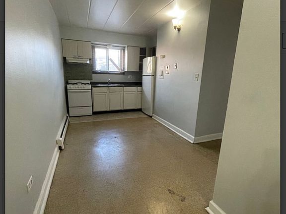 3rd image of 1123 N 33rd Ave #4A