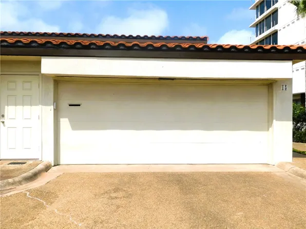 4270 Ocean Dr #15, Corpus Christi, TX 78411