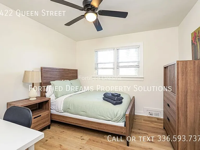 2422 Queen St — Photo 17