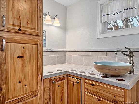 5th image of 16 Pisgah View Dr