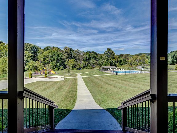 4th image of 1104 Mountain Vista Pvt Dr