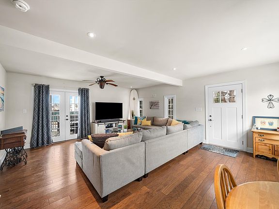 4th image of 524 4th St