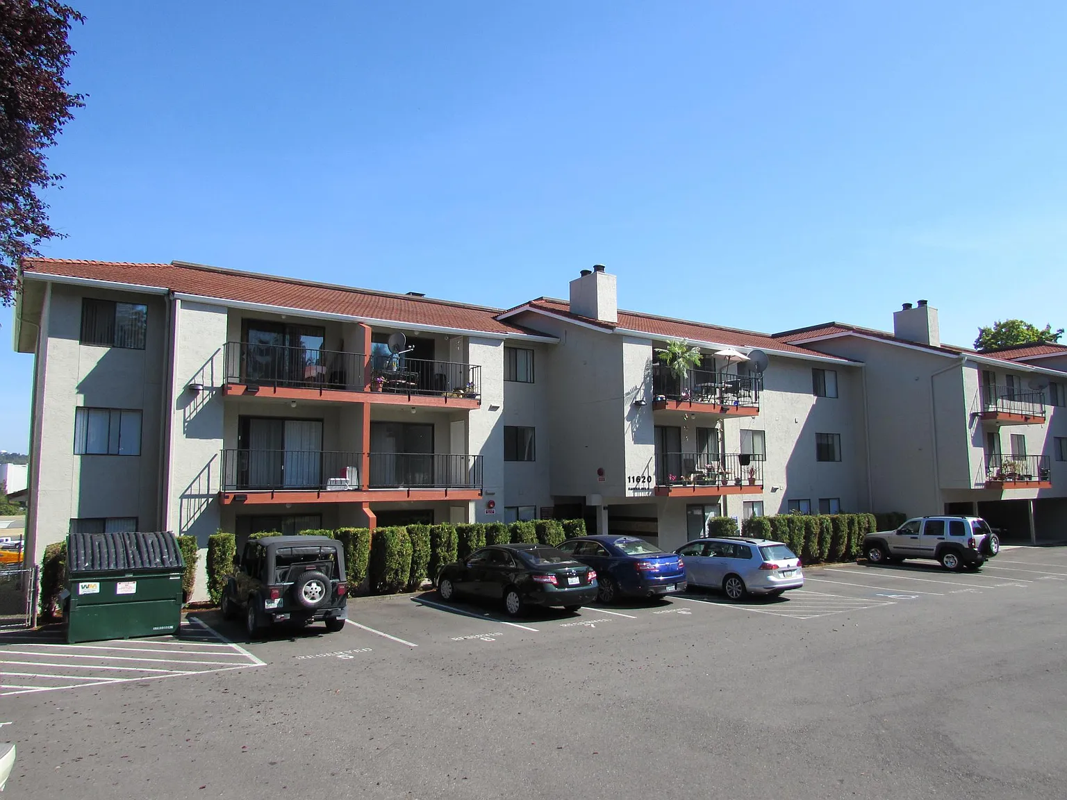 Bryn Mawr Plaza Apartments — Photo 1