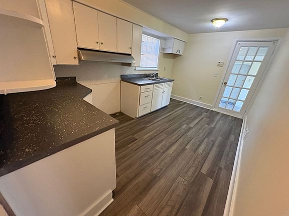 5th image of 2401 Rugby Rd