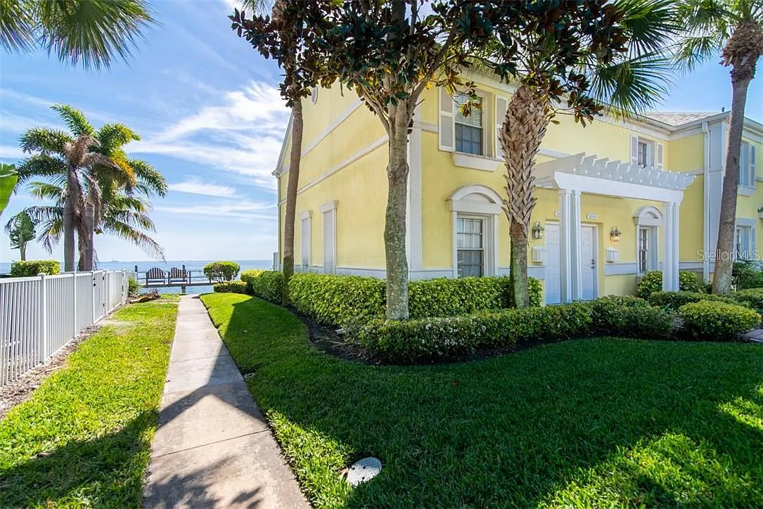 2 bed, 1.5 bath, 1022 sqft, $3,900 — Photo 1