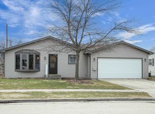 1571 Bruce St, Neenah, WI 54956
