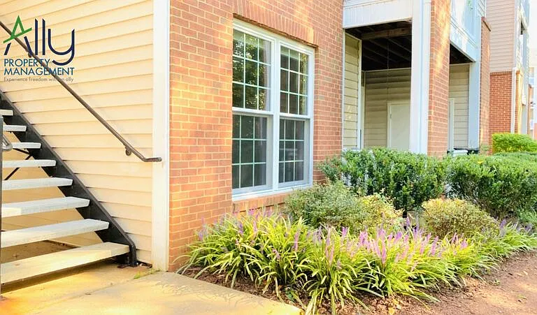 270 Riverbend Dr #1-1B — Photo 4