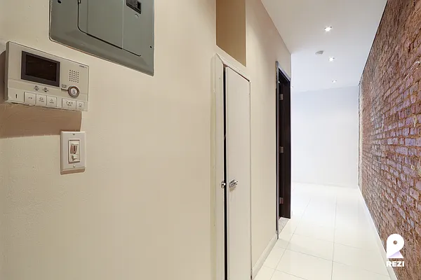 Rented by REZI | media 18