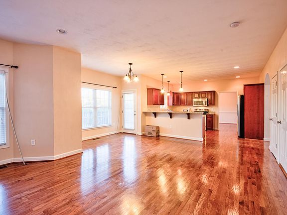 3rd image of 2336 Foxfield Ln