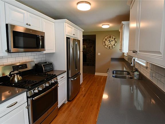 4th image of 370 Northfield Way