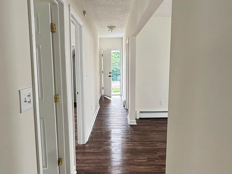 180 Howe Ave — Photo 11