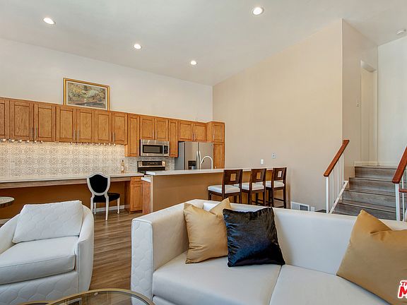 3rd image of 4652 Don Lorenzo Dr APT B