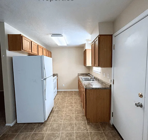 Main 819 S — Photo 53